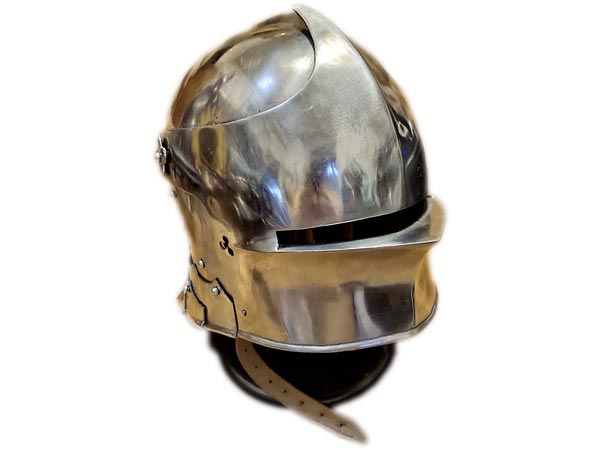 Средневековый рыцарский шлем